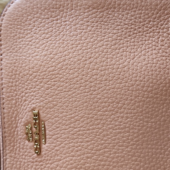 Gorgeous Coach Blush Pebbled Leather Mini Camera Crossbody Bag 🩷📷 - Picture 16 of 16
